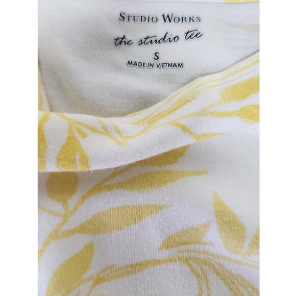 Studio Works Yellow and White Hibiscus Floral Blouse Women's size Small - Picture 7 of 12